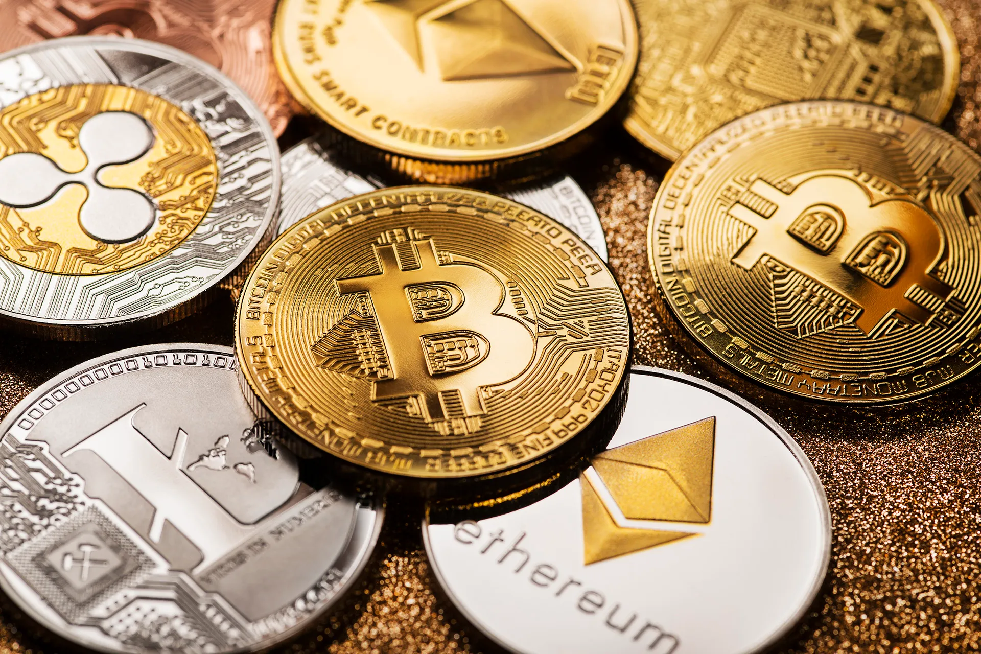 انخفاض عملات الإيثر والريبل والبيتكوين مع تصفية مراكز بقيمة 630 مليون دولار