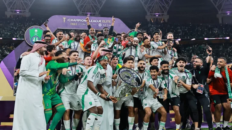 الأهلي يتنافس بقوة لضم لاعب نوتنجهام أمام توتنهام