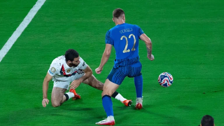 الهلال الأسطوري يطيح بمانشستر سيتي من المونديال
زعيم الكرة السعودية يق eliminate مانشستر سيتي في المونديال
هزيمة مدوية: الهلال يبهر بعبوره مانشستر سيتي
كرة القدم السعودية تتألق: الهلال يستبعد مانشستر سيتي
الهلال يحقق انتصاره الكبير على مانشستر سيتي في المونديال