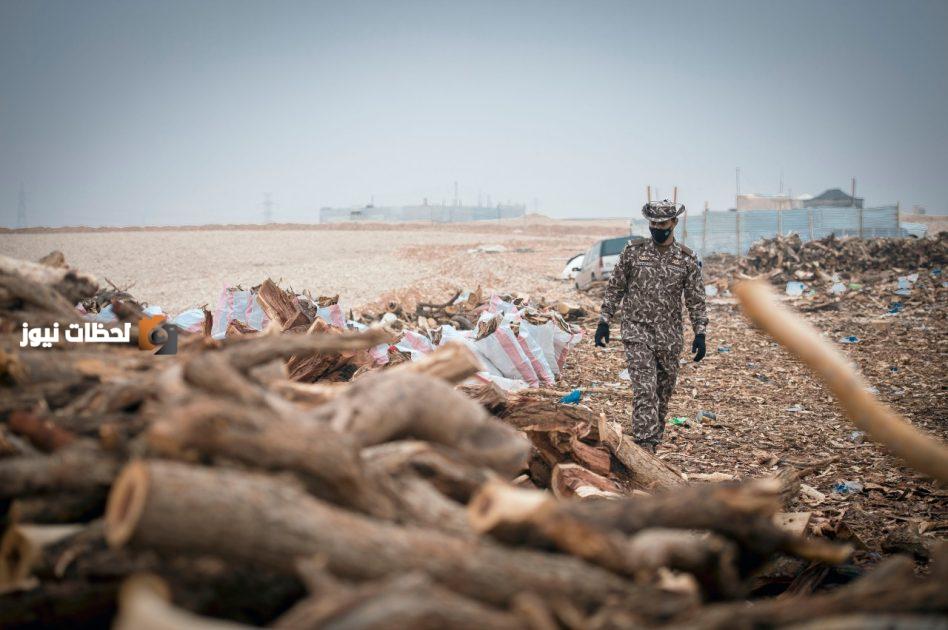مواطن ينقل حطب محلي في الرياض ويخالف الانظمة البيئية المعمول بها