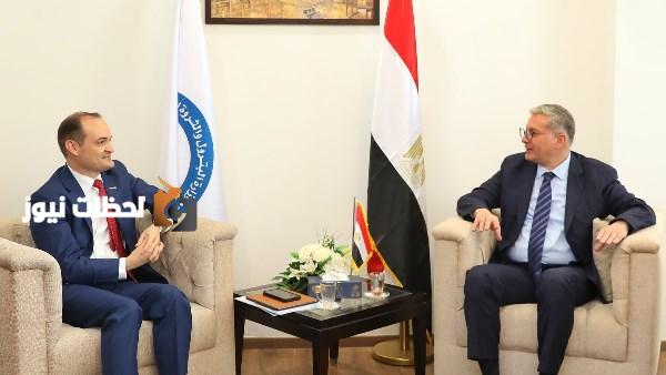 وزير البترول مع نائب رئيس شركة أباتشي الأمريكية
