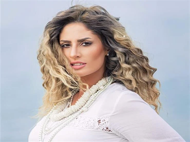المطربة نهال نبيل