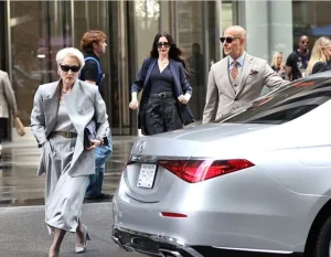 مؤلفة “The Devil Wears Prada” تتجاوب مع تفاعل الجمهور حول الصور الأولى للجزء الثاني