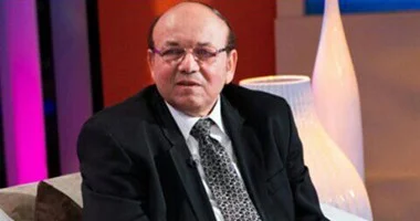 المخرج مجدي أبو عميرة يشارك بتشييع جثمان الفنان سيد صادق