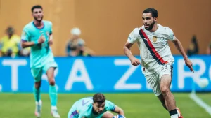 آيت نورى يساهم في تعزيز قائمة الجزائر خلال التوقف الدولي لكرة القدم