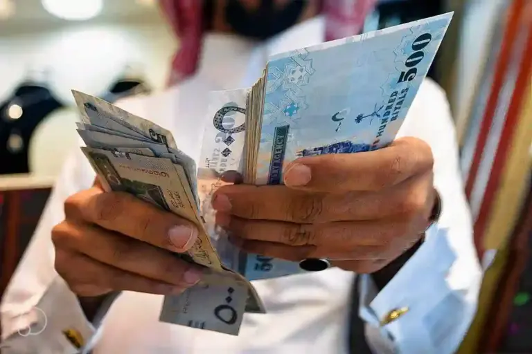 احصل على إيداع يصل إلى 15 ألف ريال لشراء متطلبات المدارس