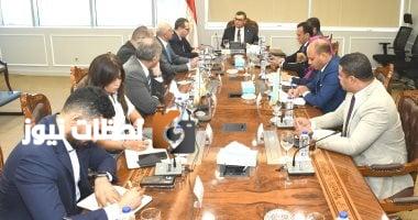 وزير الإسكان يراجع استراتيجيات تطوير الأراضي وفرص الاستثمار في المدن الحديثة