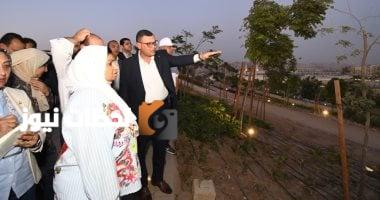 وزير الإسكان يقوم بجولة تفقدية مفاجئة في مشروع حدائق "تلال الفسطاط" مدعومة بصور