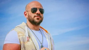 أحمد مكي: إبداع متعدد بين التمثيل والإخراج والتأليف والإنتاج