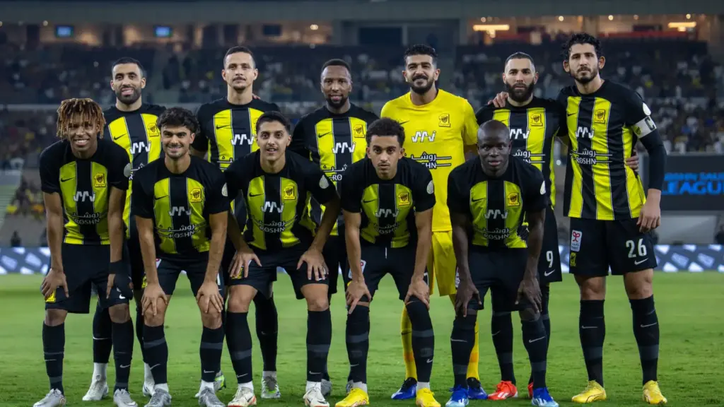 أسطورة العميد يفتح النار بسبب خسارة الكلاسيكو ضد الهلال السعودي