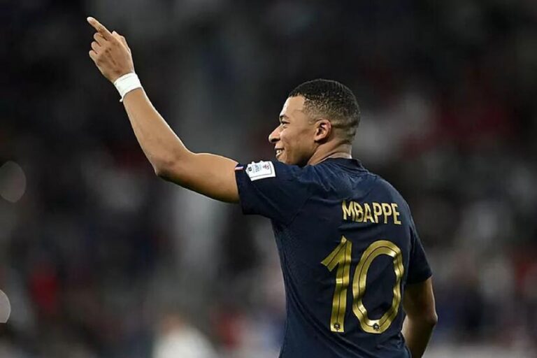 اتقبل الانتقادات وحزين لرحيل مبابي إلى مدريد!! تصريحات مثيرة من مدرب العاصمة باريس إنريكي