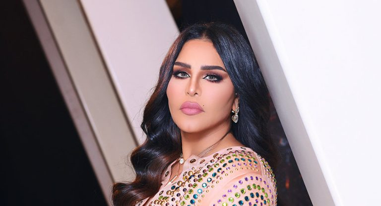 “اقسم بالله إنك غير صادق”… الملكة أحلام تخرج عن صمتها وتهاجم مخرج عراقي وتكذبه في العلن