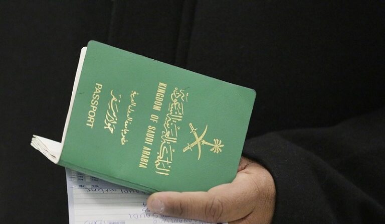 شروط تجنيس الأجانب ومنح أسرة كاملة في السعودية الجنسية مجانًا 1447