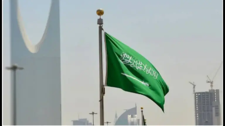 كم عدد أيام الدوام في السعودية بعد تطبيق نظام الويكند الجديد في السعودية؟