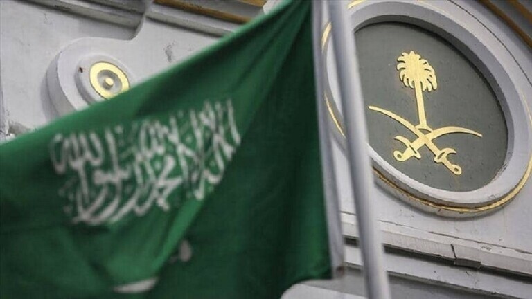 نظام الإجازة الأسبوعية الجديد في السعودية يقتصر فيه الدوام على 4 أيام!