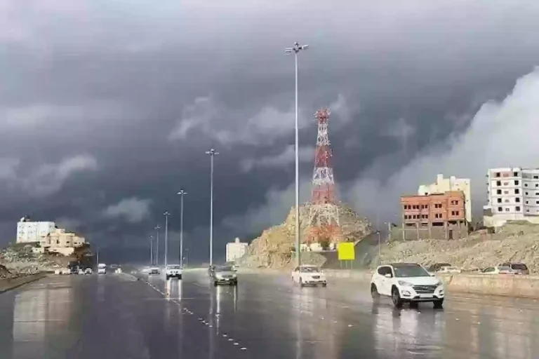 بعد ساعات من ميلتون | الأرصاد السعودية تحذر من حالة مدارية قوية في بحر العرب والتفاصيل…