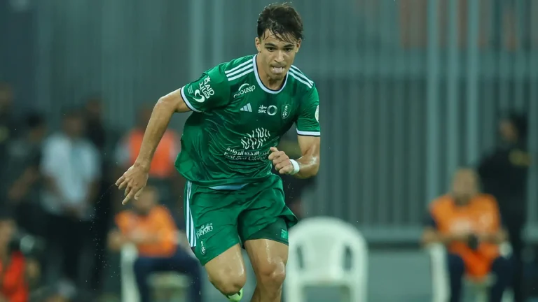 ثبات انفعالي يُدرس!! الفراج يعلق على استفزاز فيجا لجمهور الهلال.. واتهام صادم من العيسى
