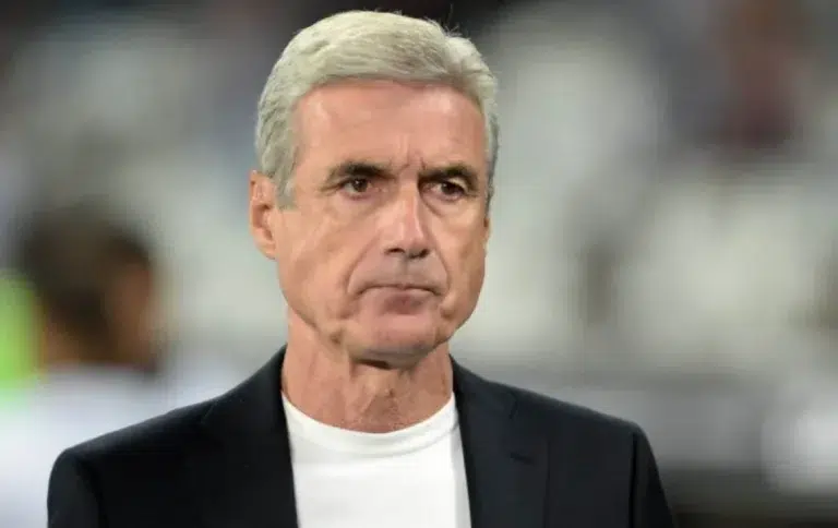 هل ينتقم من العالمي لإقالته؟! المدير الفني لنادي النصر السابق يشن هجومًا.. والسبب الهلال
