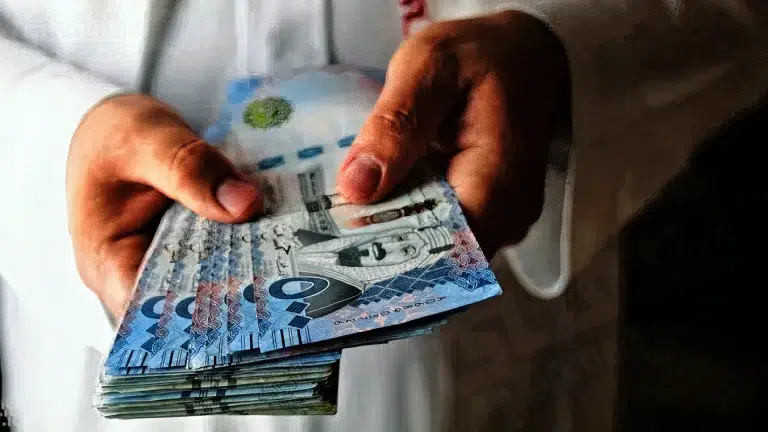 احصل على 77000 ريالًا فوري | تمويل شخصي في حسابك بدون كفيل الآن.. بنقرة زر فقط!