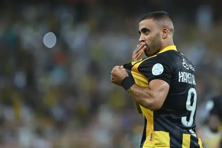 لقاء ناري بين الغريمين!! حسم مصير حمد الله في مباراة النصر والشباب في روشن بعد الإصابة