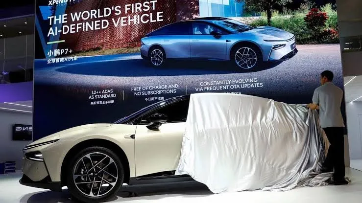في جميع الظروف | منافسة Tesla Model 3: P7+ أول سيارة بالذكاء الاصطناعي بقيادة ذاتية كاملة
