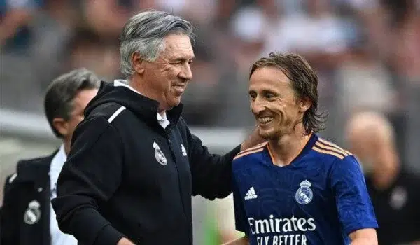 لي الشرف بتدريب لوكا مودريتش!! صاحب الأرقام القياسية أنشيلوتي يتغزل في أداء الفتى الذهبي