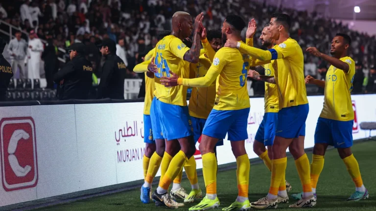 “سحر في نادي النصر”.. انتفاضة كبيرة من جماهير النصر في الشوارع السعودية