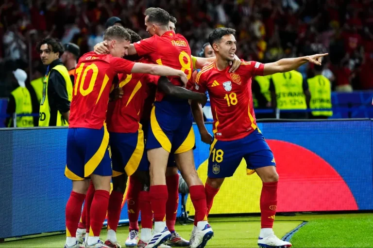 إسبانيا تحسم التأهل لدور الثمانية في دوري الأمم الأوروبية بعد الفوز على الدنمارك