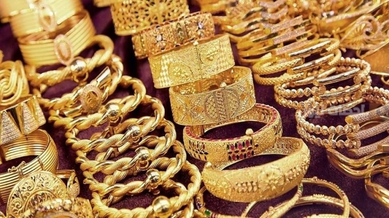لا تبيع اليوم.. الذهب في انخفاض مستمر وهذه الأسعار المعلن عنها اليوم في السعودية