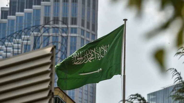 60 دولة مجانية | السعودية تفتح أبوابها وتمنح تأشيرة دخول مجانية بالمطار لهذه الجنسيات 1447