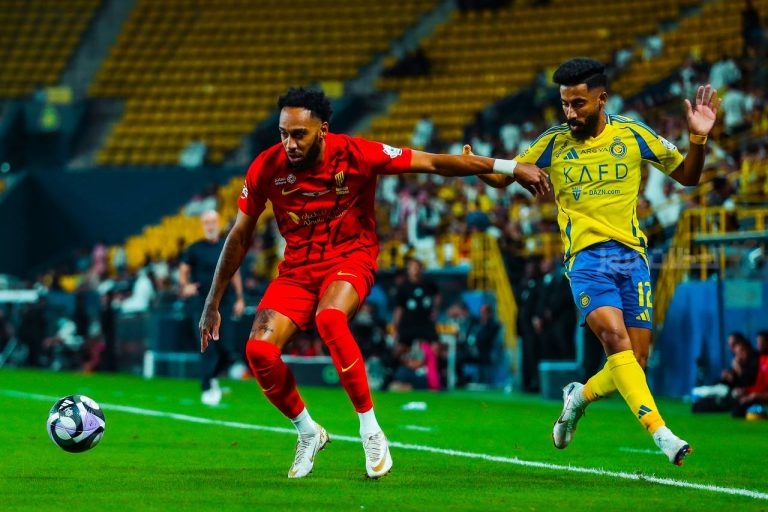 النصر من سلّم له المباراة | دعم القادسية بعد إهانته للعالمي يثير غضب المشجعين
