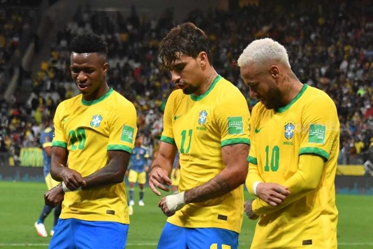 أبطال السامبا يكتفون بالتعادل الإيجابي أمام أوروجواي في تصفيات كأس العالم