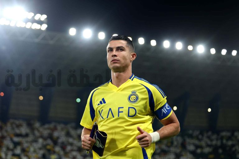 فضول كبير حول طاولة الزعيم | “صلاح” يُزيح “رونالدو” في إطار رحيل “نيمار” عن صفوف الهلال!