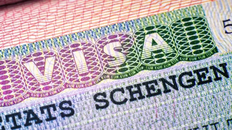 كم سعر فيزا الشنغن للسعوديين 2025 وطريقة الاستخراج