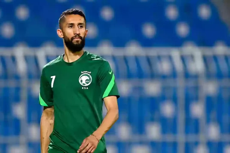 رد فعل “سلمان الفرج” تجاه مانشيني | لحظة مؤثرة تجمع الفرج وهيرفي رينارد.. شاهد