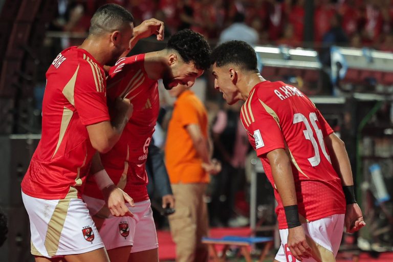 عروض تنهال على نجوم الأحمر… الاحتراف يطارد لاعبي الأهلي المصري بعد مباراة العين