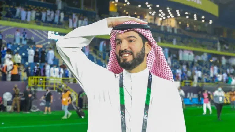 “ستظل قدوة لكل لاعبين السعودية” فهد بن نافل يوجه رسالة تاريخية لسالم الدوسري