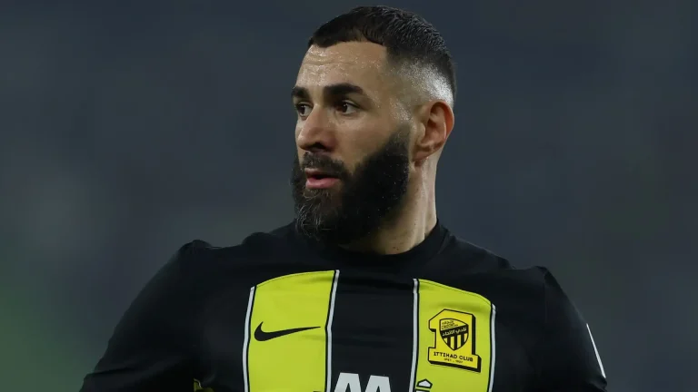 بنزيما يسابق الزمن للحاق بمواجهة الاتحاد والفتح في دوري روشن