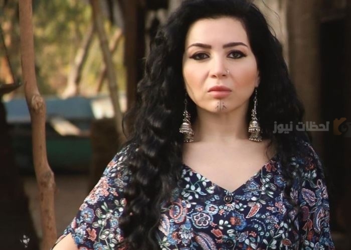 لم تحضر الجنازة | تعرف على حقيقة غياب مي عز الدين عن توديع والدتها