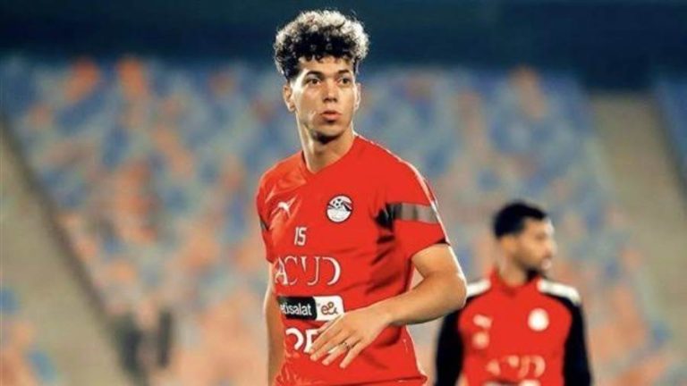 لم أقصد أنه يتمارض… الكومي يكشف حقيقة تصريحاته بشأن هروب عاشور من المنتخب